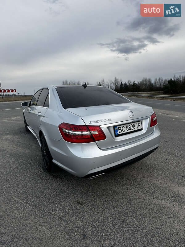Седан Mercedes-Benz E-Class 2010 в Бучачі