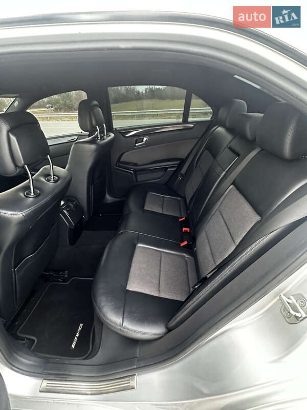 Седан Mercedes-Benz E-Class 2010 в Бучачі