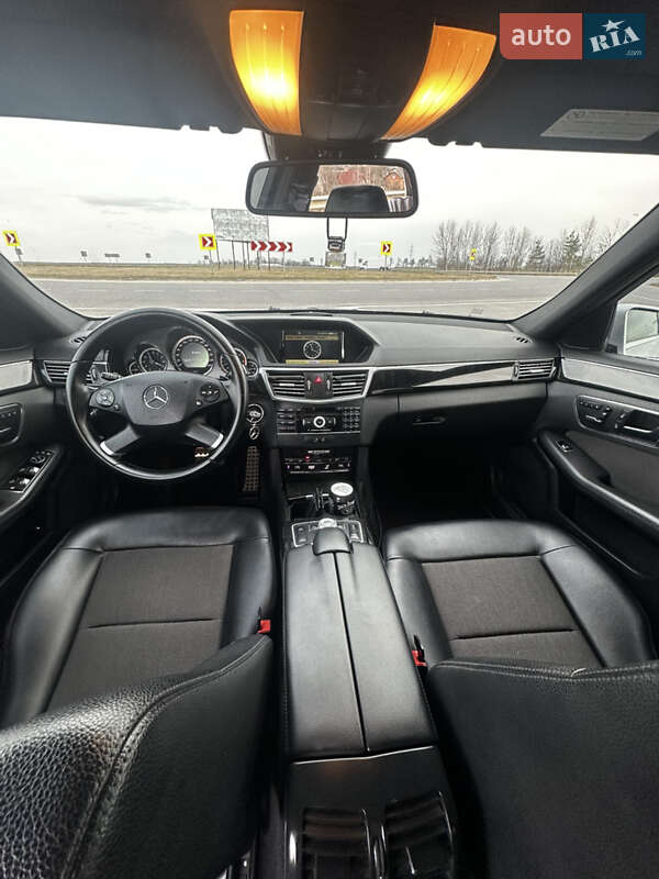 Седан Mercedes-Benz E-Class 2010 в Бучачі