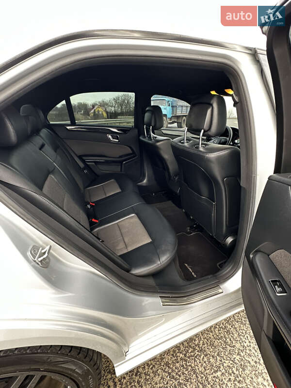 Седан Mercedes-Benz E-Class 2010 в Бучачі