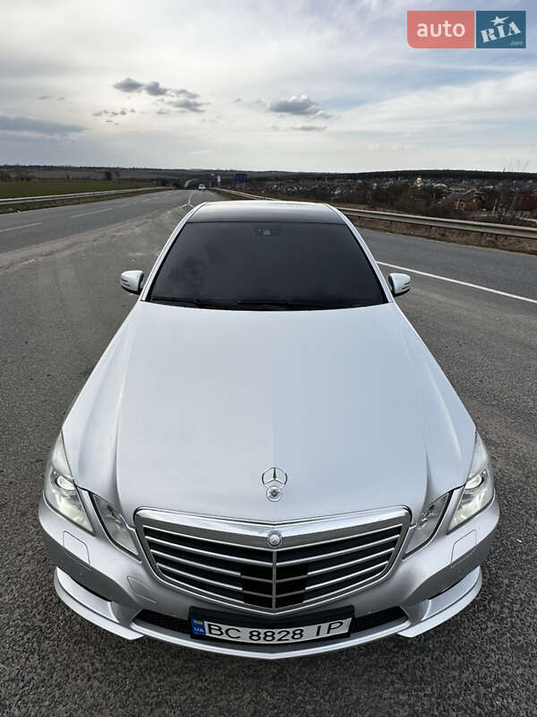 Седан Mercedes-Benz E-Class 2010 в Бучачі
