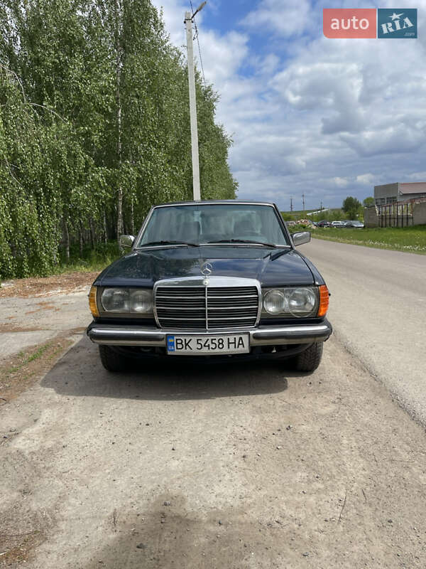 Седан Mercedes-Benz E-Class 1983 в Рівному