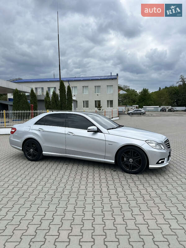 Седан Mercedes-Benz E-Class 2010 в Бучачі