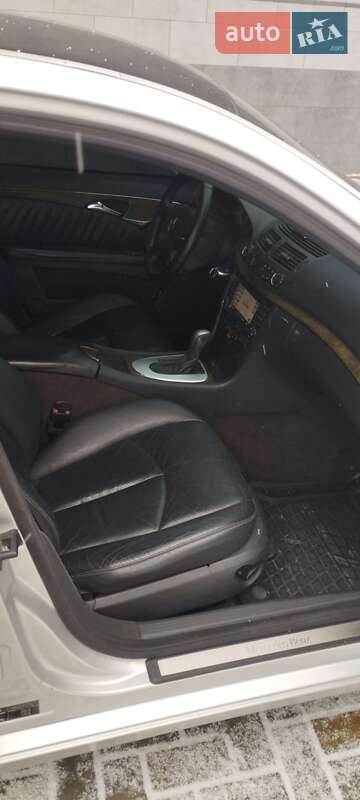 Седан Mercedes-Benz E-Class 2004 в Гайсине