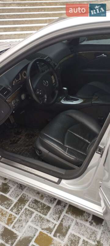 Седан Mercedes-Benz E-Class 2004 в Гайсине