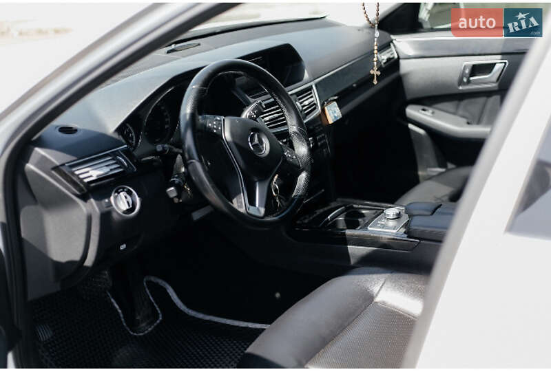 Седан Mercedes-Benz E-Class 2012 в Ужгороде