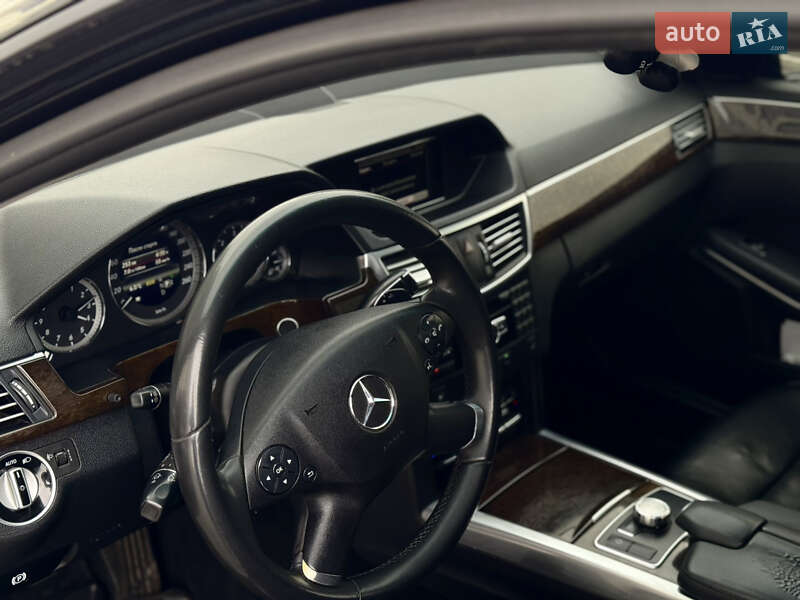 Седан Mercedes-Benz E-Class 2012 в Умані