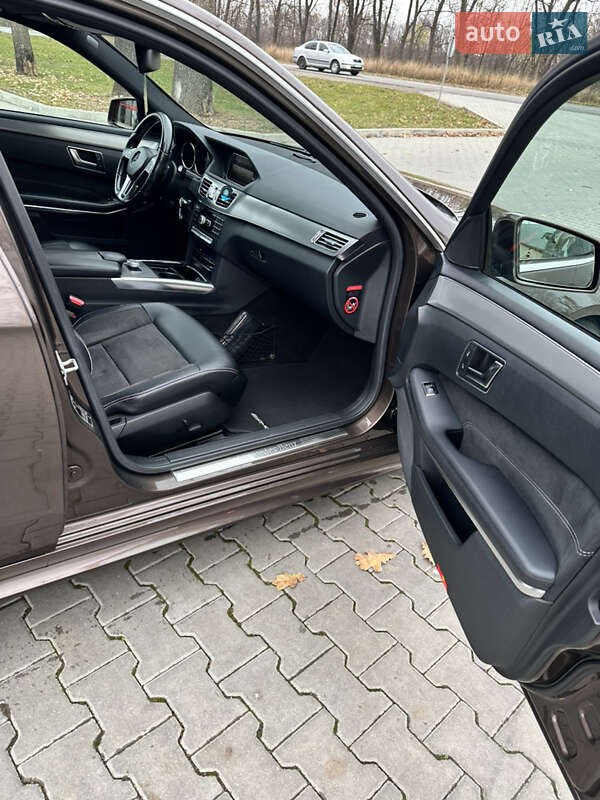 Седан Mercedes-Benz E-Class 2013 в Черновцах