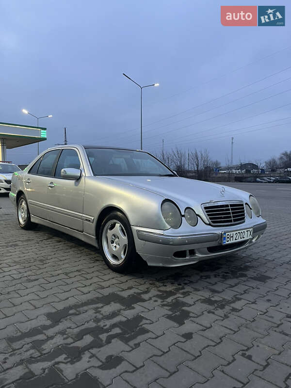 Седан Mercedes-Benz E-Class 2001 в 