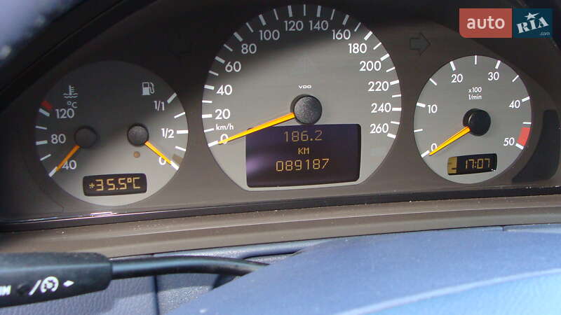 Седан Mercedes-Benz E-Class 2001 в Прилуках