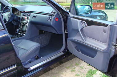 Седан Mercedes-Benz E-Class 2001 в 