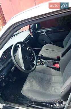 Седан Mercedes-Benz E-Class 1989 в 