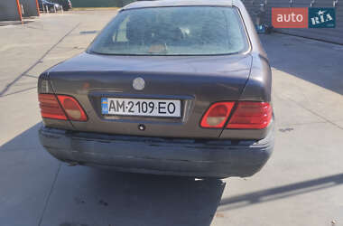 Седан Mercedes-Benz E-Class 1995 в 