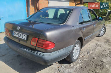 Седан Mercedes-Benz E-Class 1995 в 