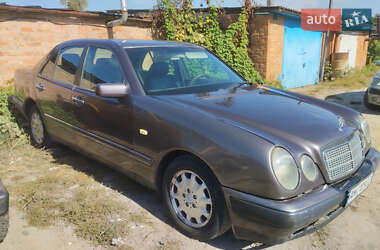 Седан Mercedes-Benz E-Class 1995 в 