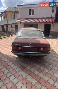 Седан Mercedes-Benz E-Class 1982 в 