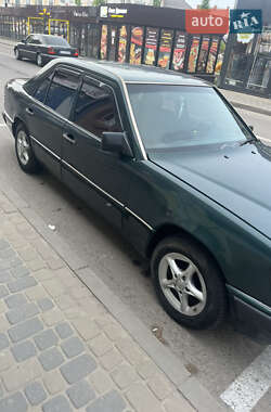 Седан Mercedes-Benz E-Class 1987 в 