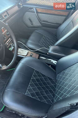 Седан Mercedes-Benz E-Class 1987 в 