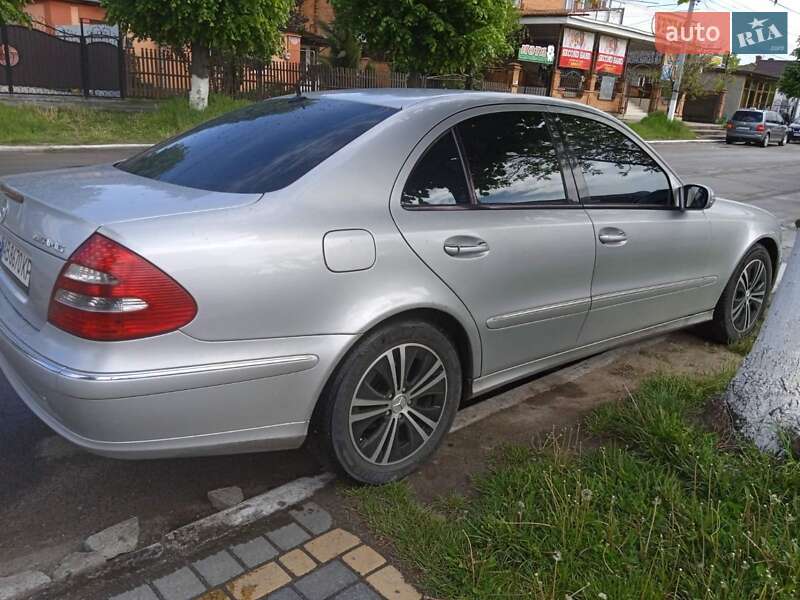 Седан Mercedes-Benz E-Class 2004 в Гайсину