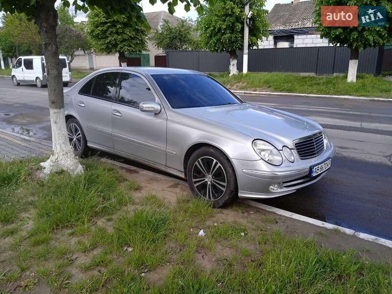 Седан Mercedes-Benz E-Class 2004 в Гайсину