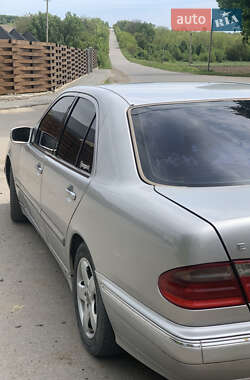 Седан Mercedes-Benz E-Class 2000 в 