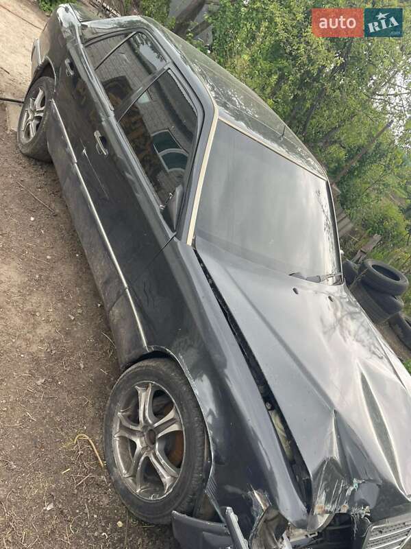 Седан Mercedes-Benz E-Class 1992 в Киеве