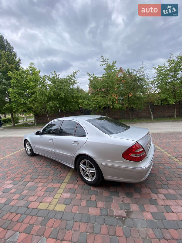 Седан Mercedes-Benz E-Class 2005 в Вараші