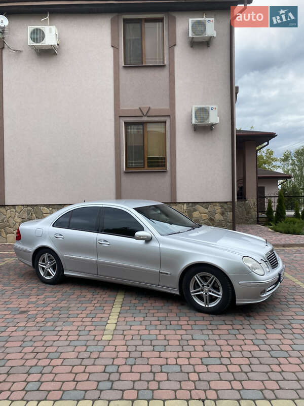 Седан Mercedes-Benz E-Class 2005 в Вараші