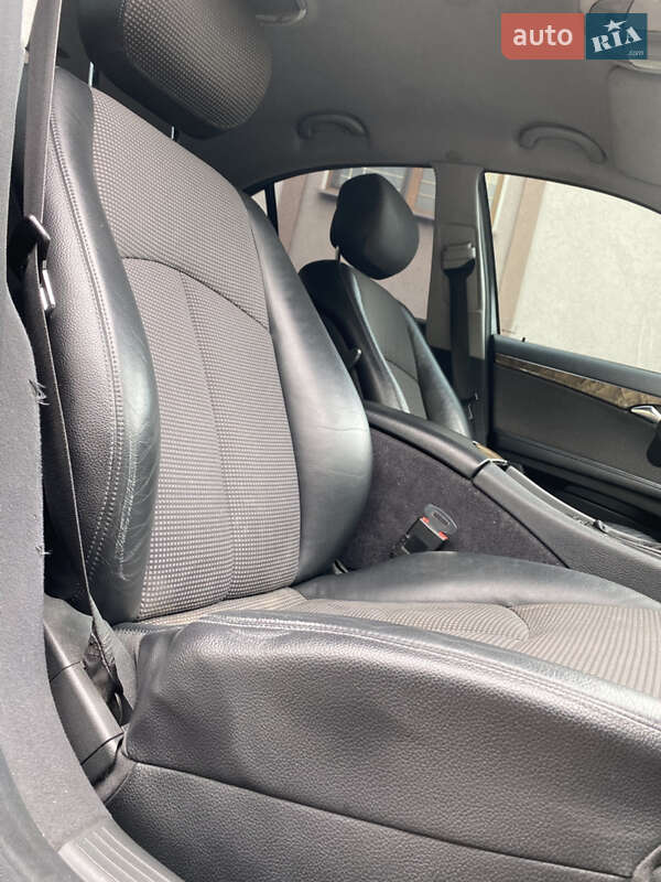 Седан Mercedes-Benz E-Class 2005 в Вараші