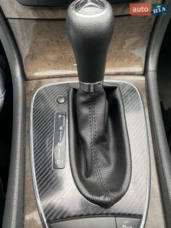 Седан Mercedes-Benz E-Class 2005 в Вараші