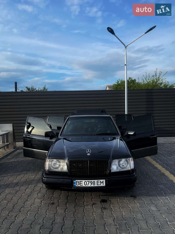 Седан Mercedes-Benz E-Class 1988 в Николаеве
