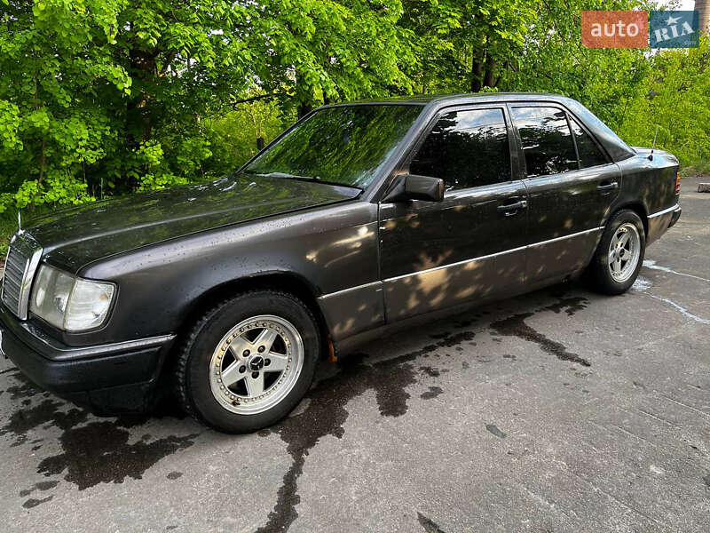 Седан Mercedes-Benz E-Class 1990 в Костопілі