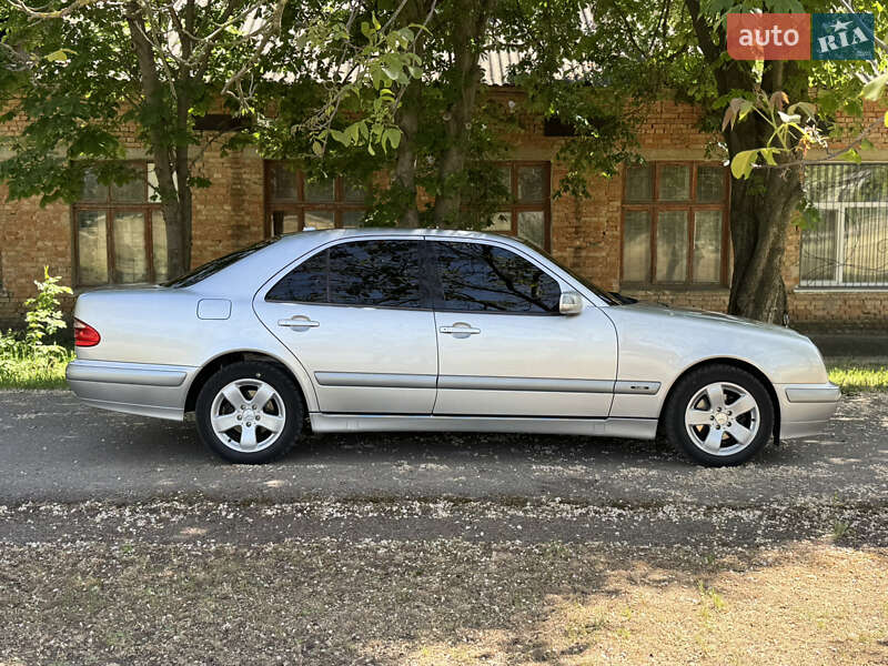 Седан Mercedes-Benz E-Class 2001 в Запоріжжі
