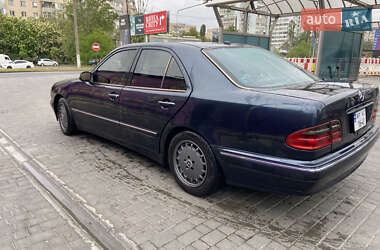 Седан Mercedes-Benz E-Class 2001 в 