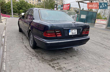 Седан Mercedes-Benz E-Class 2001 в 