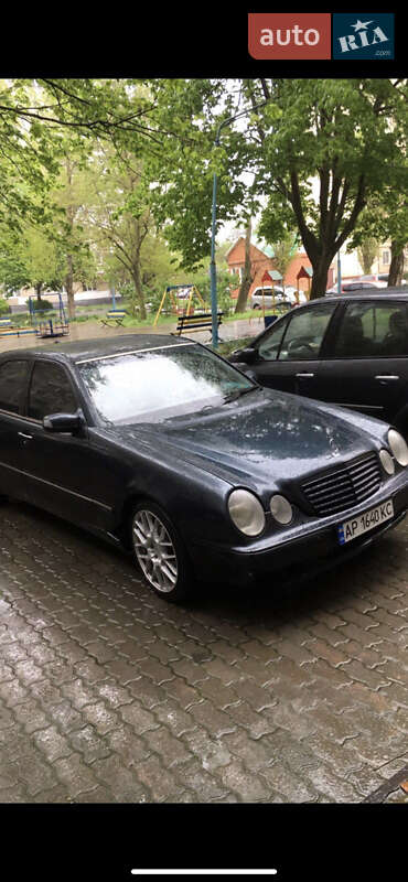 Седан Mercedes-Benz E-Class 2001 в 