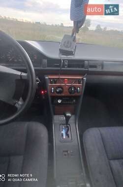 Седан Mercedes-Benz E-Class 1990 в 