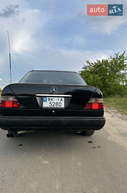 Седан Mercedes-Benz E-Class 1995 в 