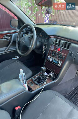 Седан Mercedes-Benz E-Class 2000 в 