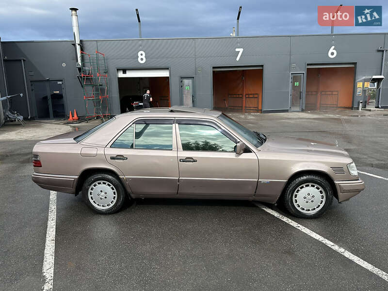 Седан Mercedes-Benz E-Class 1994 в Харькове