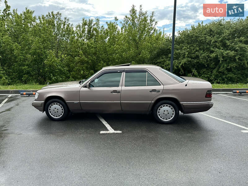 Седан Mercedes-Benz E-Class 1994 в Харькове