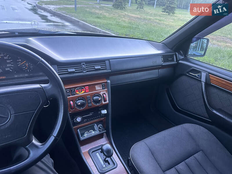 Седан Mercedes-Benz E-Class 1994 в Харькове