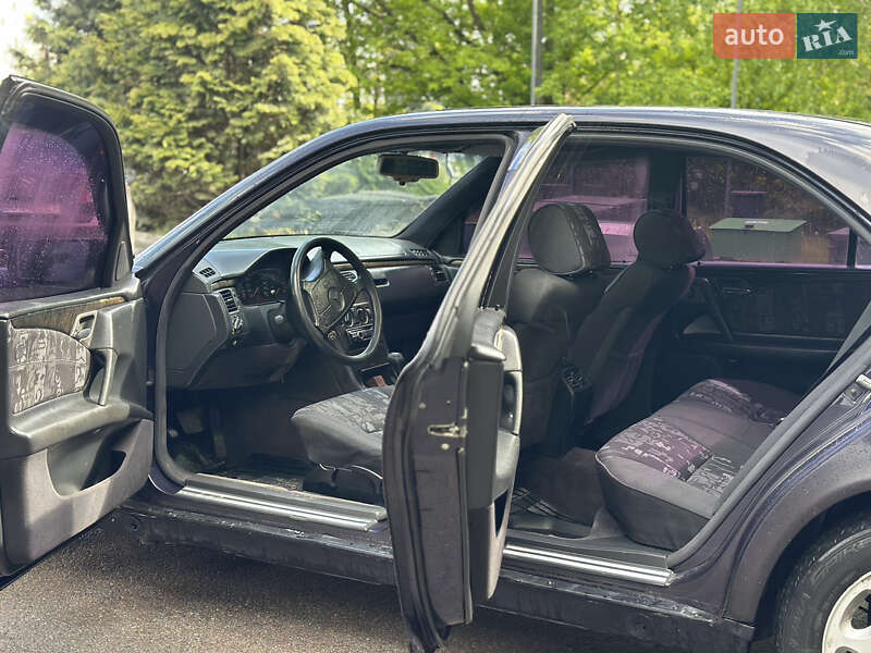 Седан Mercedes-Benz E-Class 1996 в Тернополі