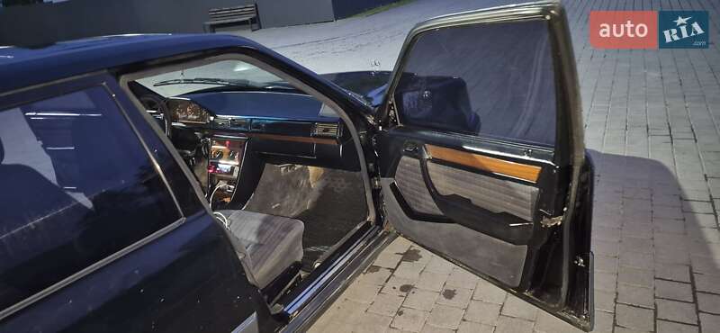 Седан Mercedes-Benz E-Class 1990 в Івано-Франківську