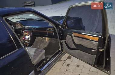 Седан Mercedes-Benz E-Class 1990 в 