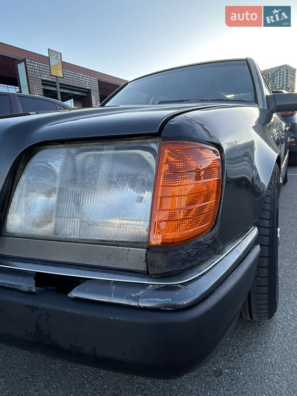 Седан Mercedes-Benz E-Class 1987 в Києві