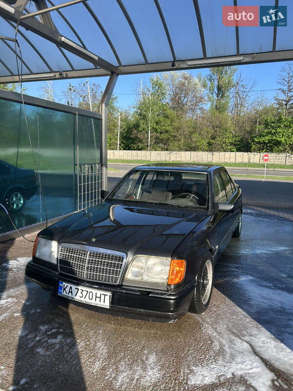 Седан Mercedes-Benz E-Class 1987 в Києві