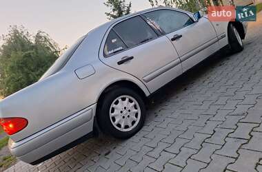 Седан Mercedes-Benz E-Class 2000 в 