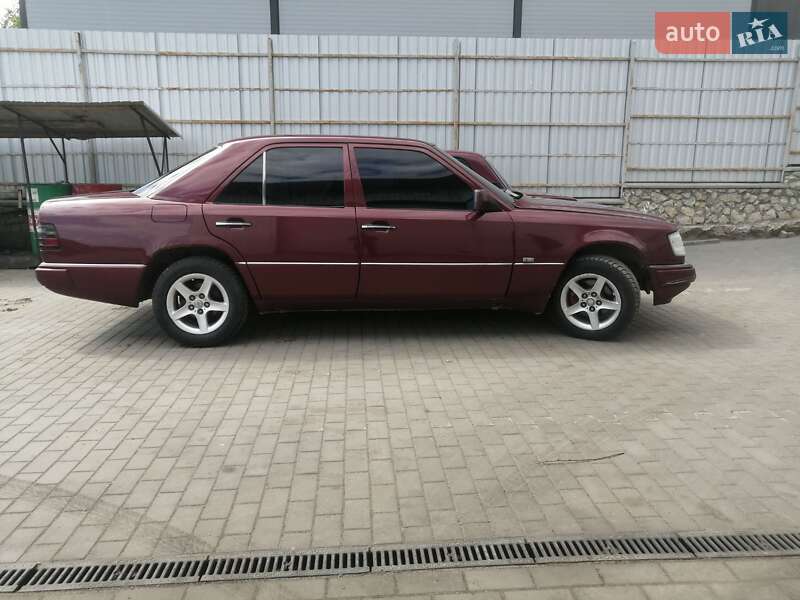 Седан Mercedes-Benz E-Class 1989 в 