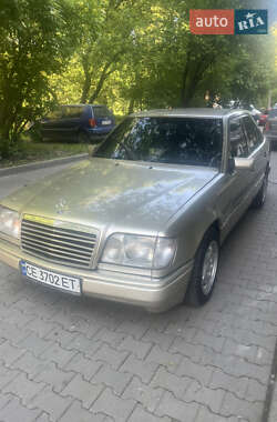 Седан Mercedes-Benz E-Class 1993 в Черновцах